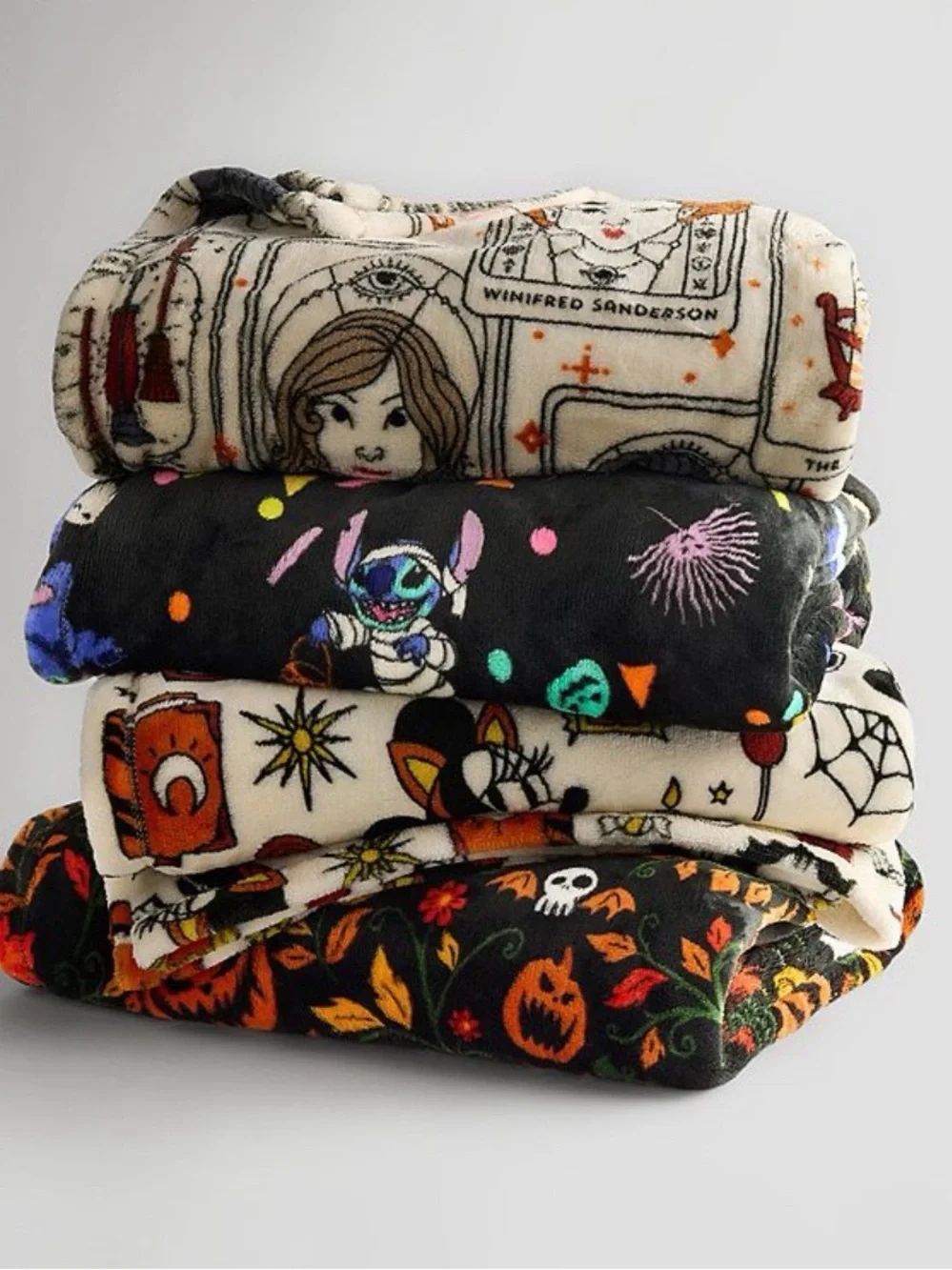 DISNEY HOCUS POCUS WINIFRED SANDERSON OVERSIZED PLUSH THROW BLANKET 🔮🧙‍♀️📖